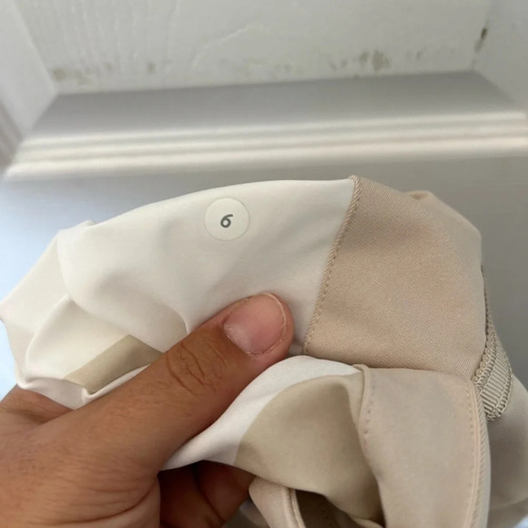 Lululemon Club Short II Cashew size 6 EUC - Picture 7 of 7